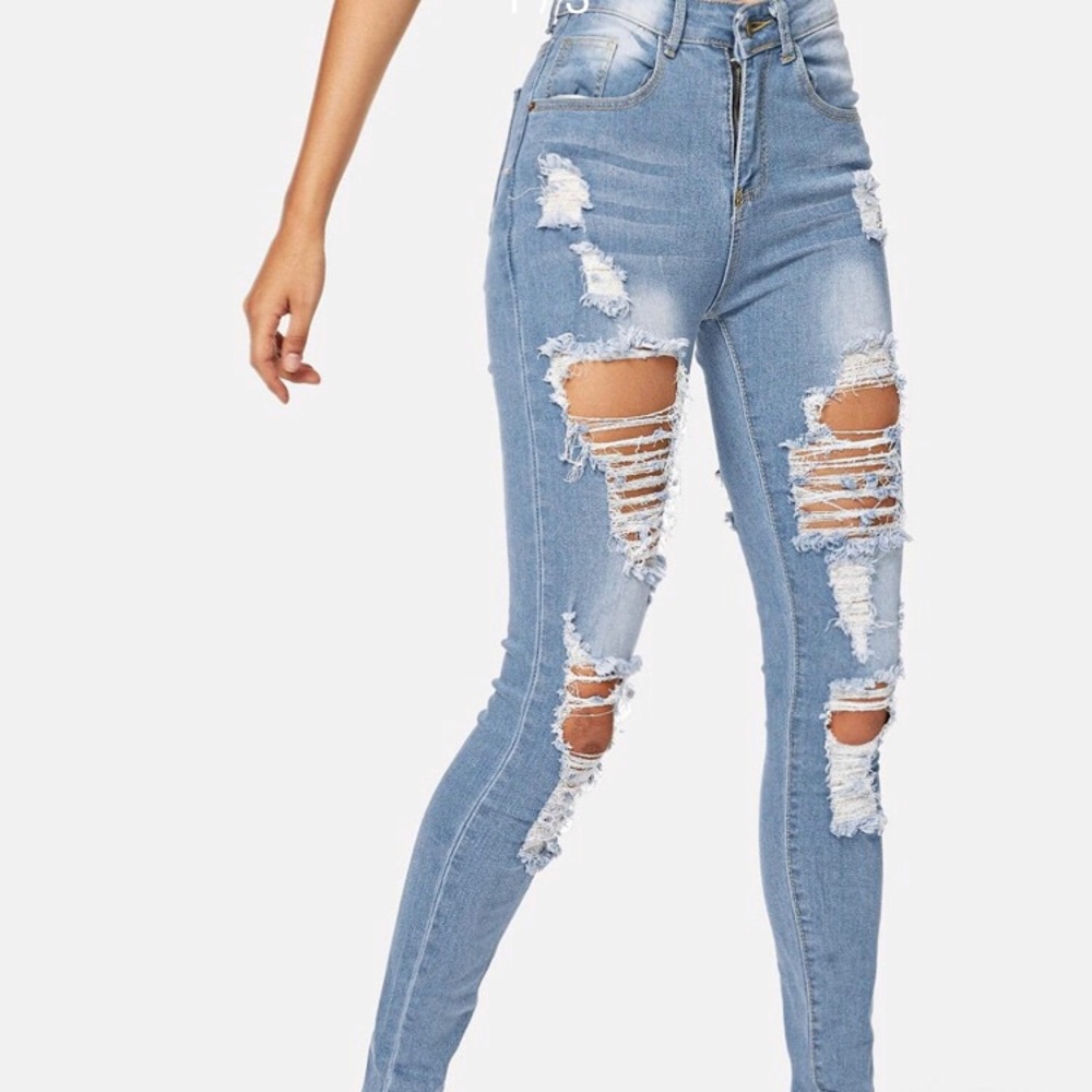 Women’s light blue Ripped jeans